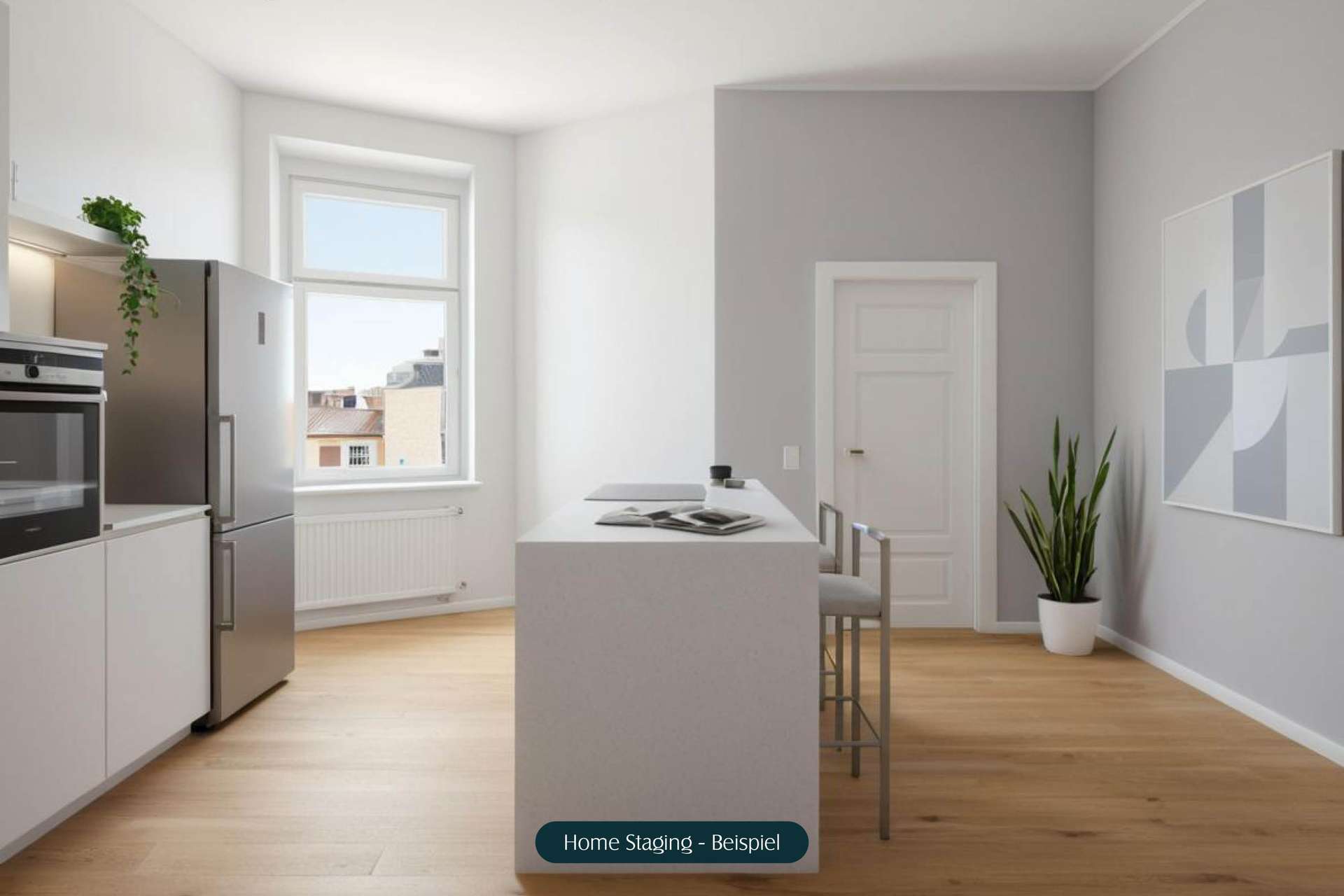 Moderne Küche mit Kochinsel, Kühlschrank, Pflanzen und minimalistischem Design in neutralen Farben.