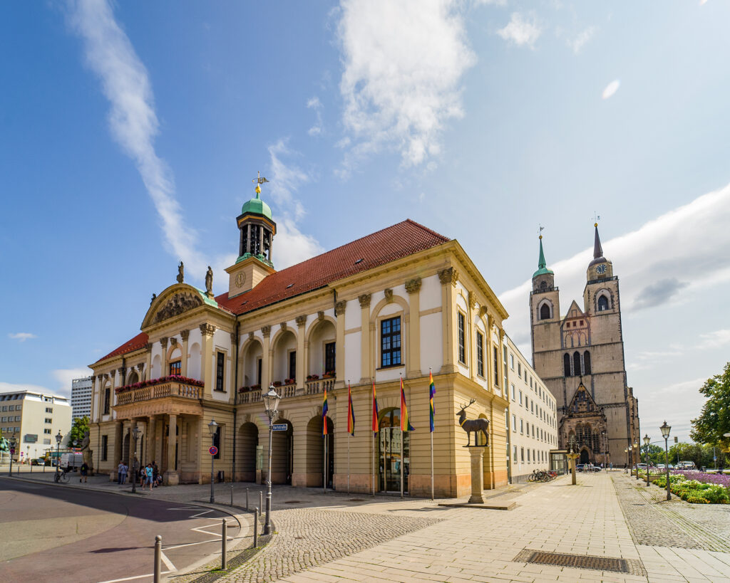 Rathaus am Alten Markt in Magdeburg mit Johanniskirche â Immobilienmarkt Magdeburg 2026